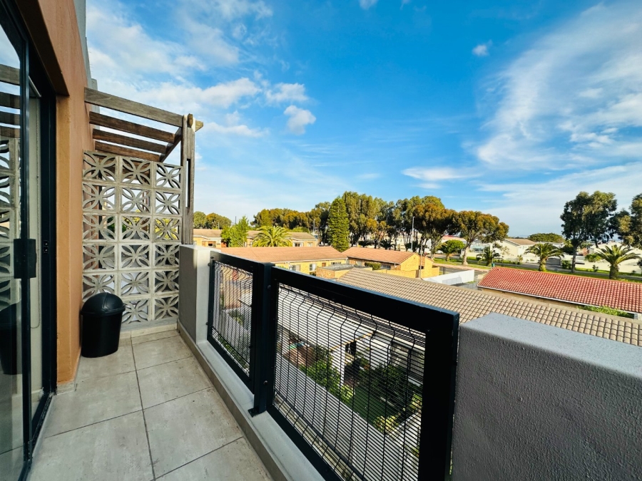  Bedroom Property for Sale in Table View Western Cape